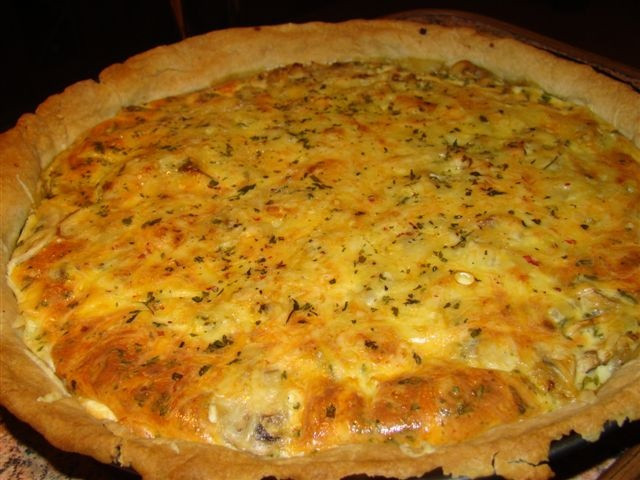 tarta_z_tunczykiem_i_pieczarkami