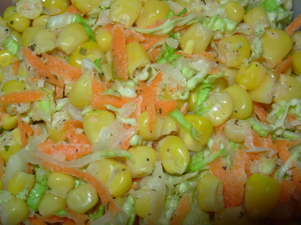 Surówk z kukurydzą i marchewką