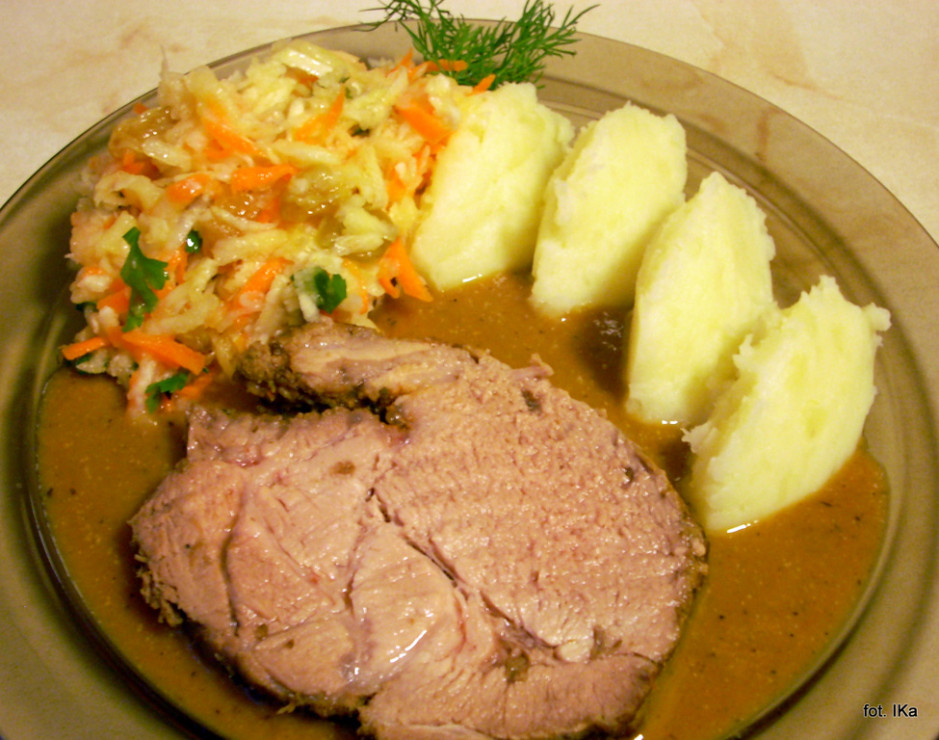 Karczek pieczony w sosie śliwkowym