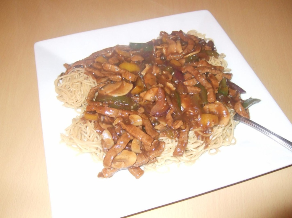 sezamowe_chow_main_z_wolowina_chupi