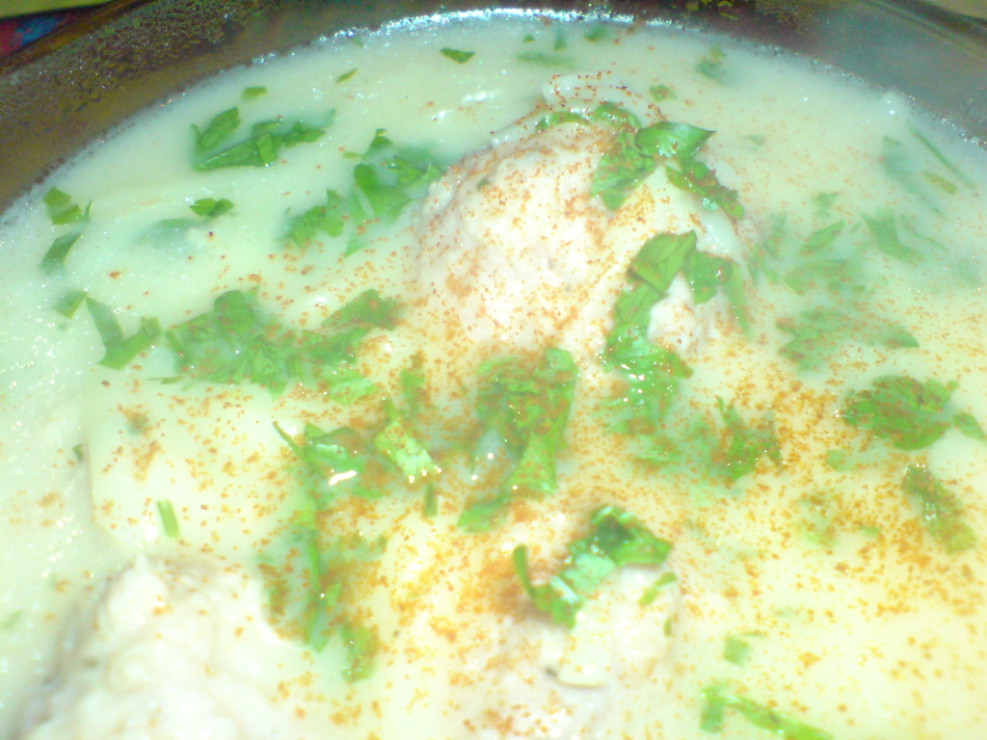 zupa_emmentalerowo_smietankowa_z_pulpecikami_i_makaronem