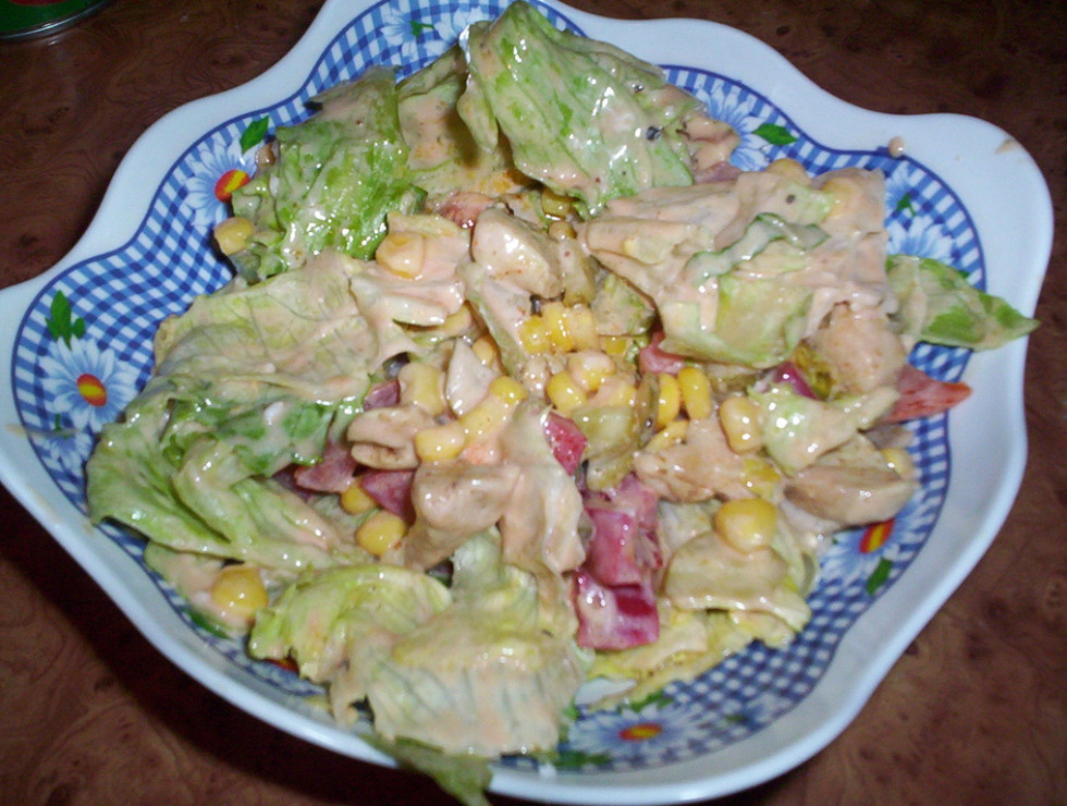 Salatka z kurczakiem i sałatą lodową