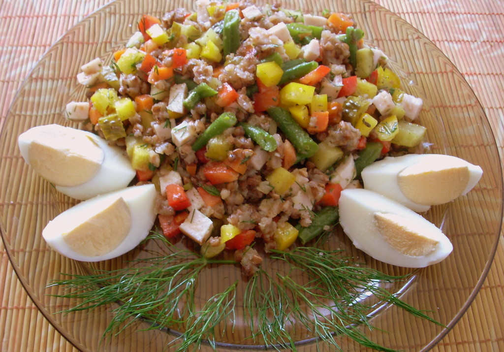 salatka_z_kasza_i_papryka