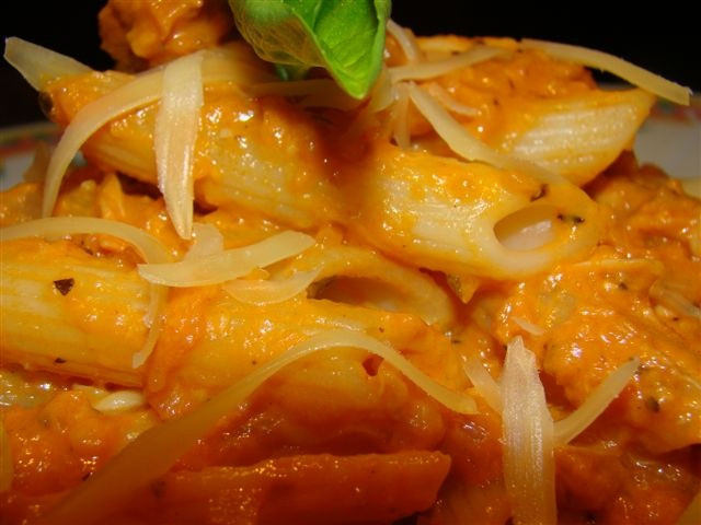 penne_z_sosem_pomidorowo_smietanowo_serowym