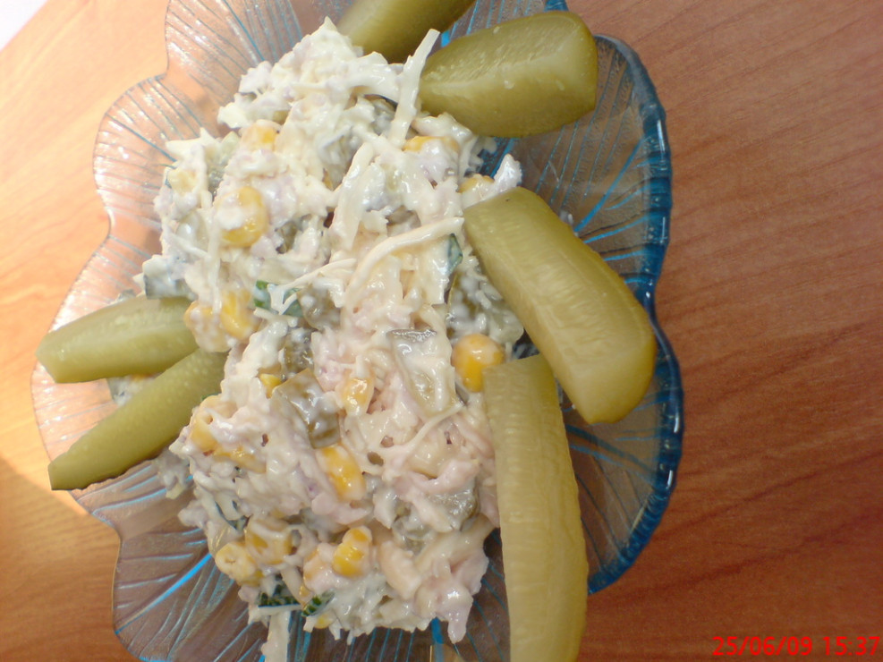 salatka_z_serem_zoltym_i_czosnkiem