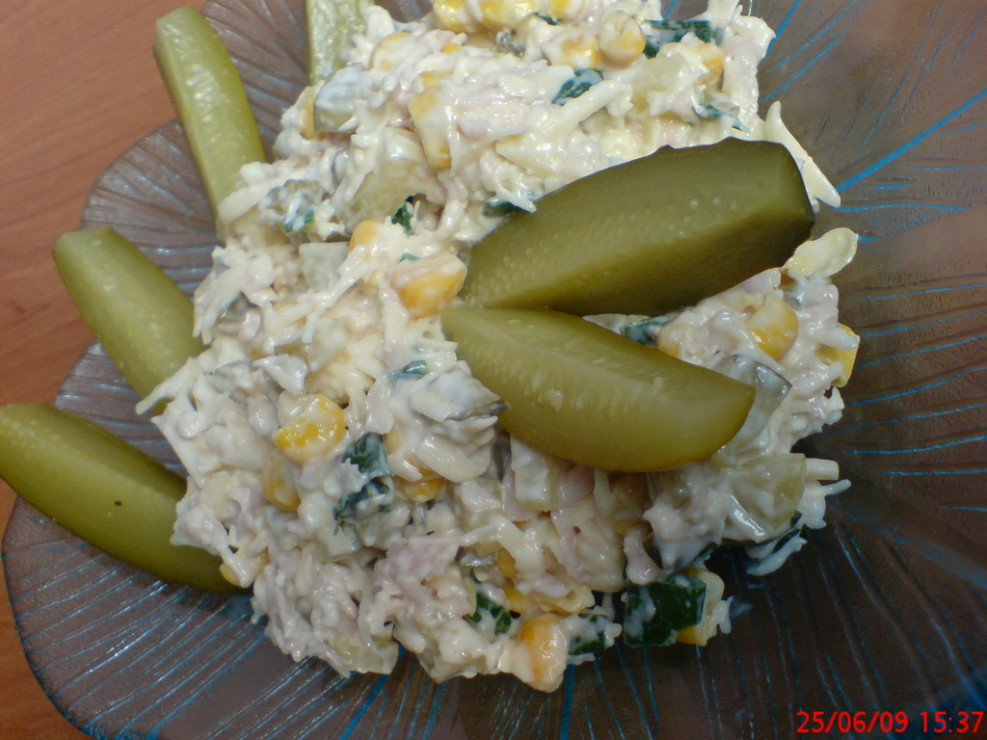 salatka_z_serem_zoltym_i_czosnkiem