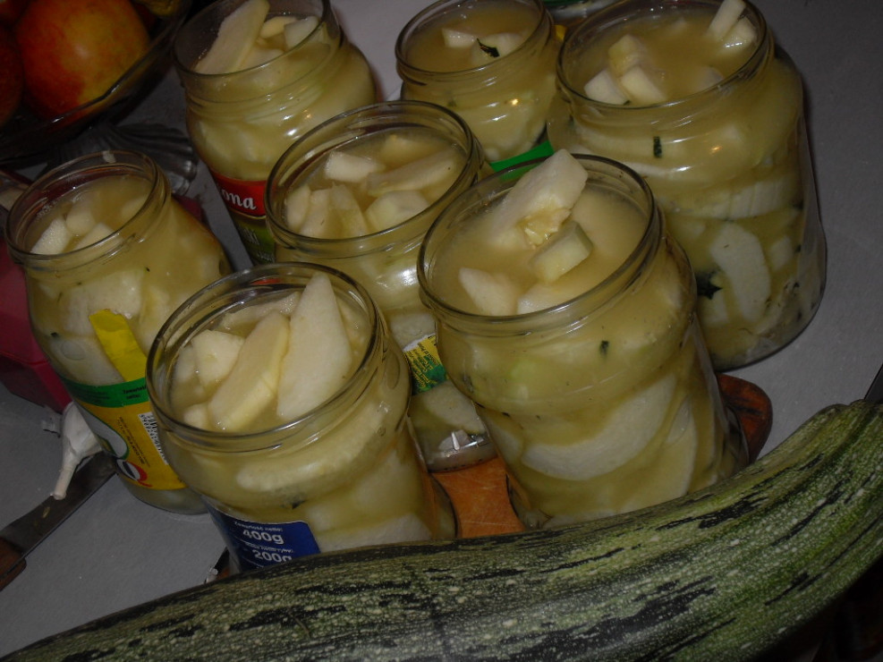 Cukinia w zalewie musztardowej.