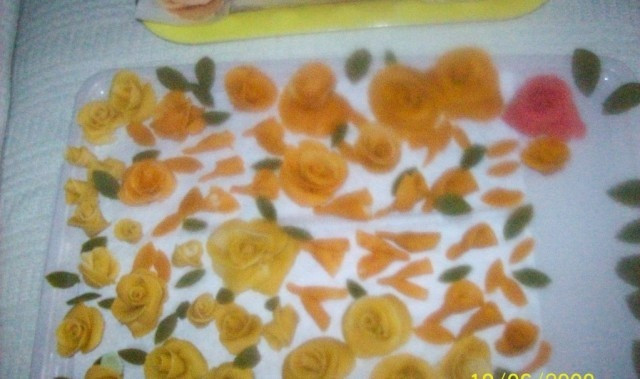 marcepanowa_oszukana_masa_do_dekoracji_tortow_i_ciast