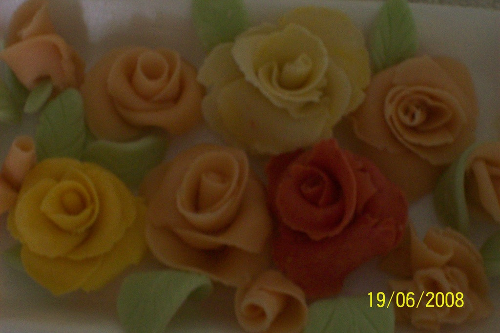 marcepanowa_oszukana_masa_do_dekoracji_tortow_i_ciast