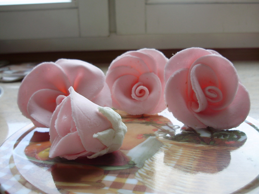 Różyczki z masy cukrowej