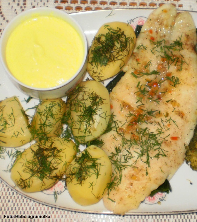 panga_z_parowaru_z_sosem_cytrynowym