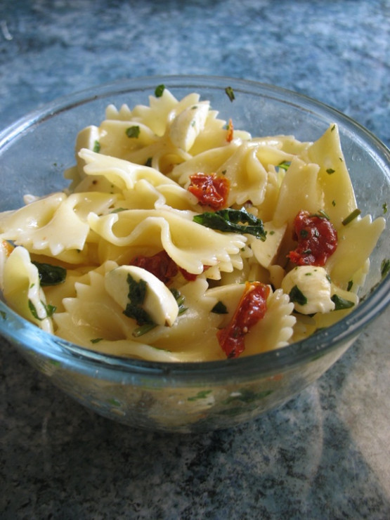 makaron_z_suszonymi_pomidorami_i_mozzarella