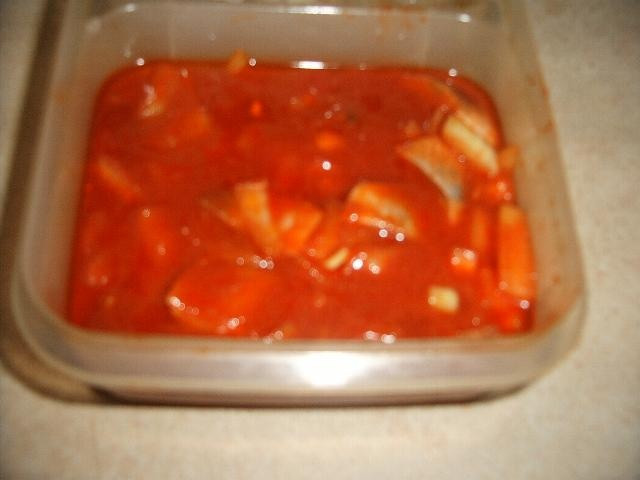 sledzie_w_sosie_pomidorowym