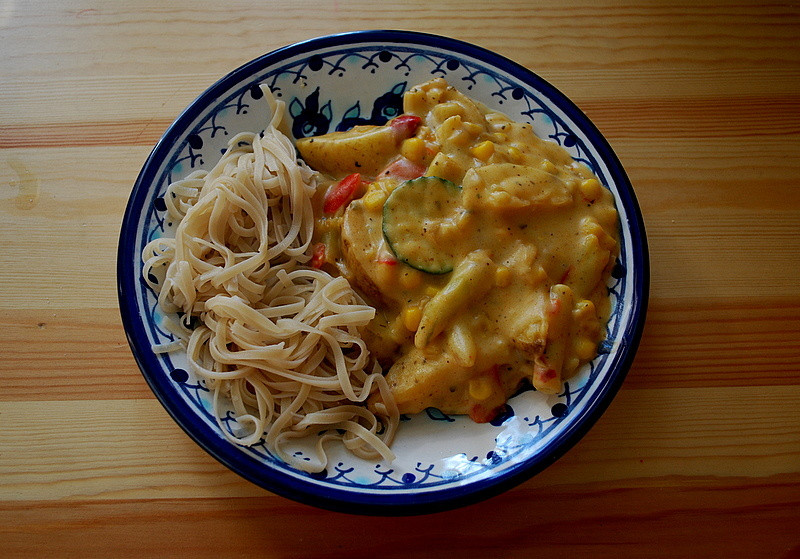 Warzywa w sosie serowym