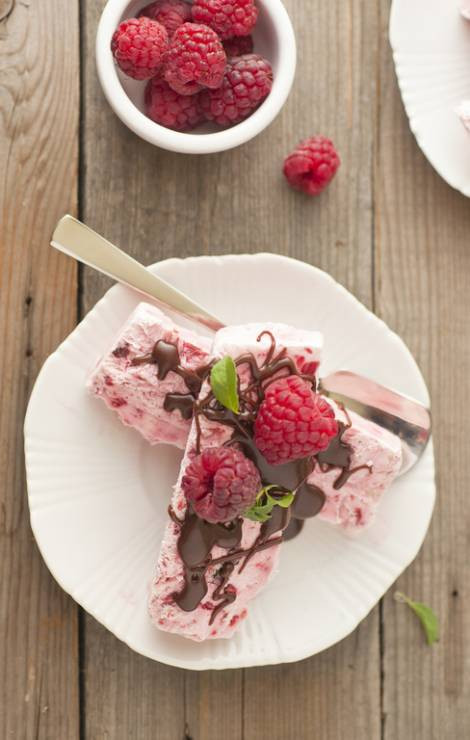 Semifreddo z malinami