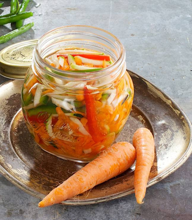 Pikantna sałatka marchewkowa z cukinią