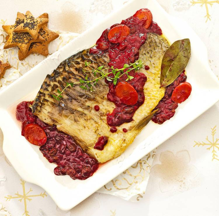 Karp w winnym sosie cebulowym