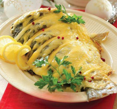 Karp pieczony pod serową skorupką