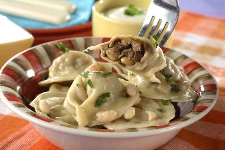 Pierogi wigilijne z fasolą i grzybami