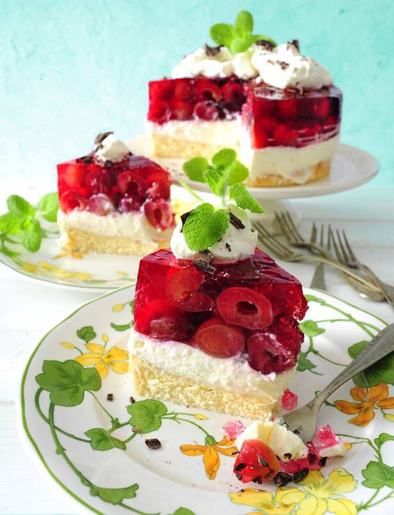 Ciasto z czereśniami i galaretką