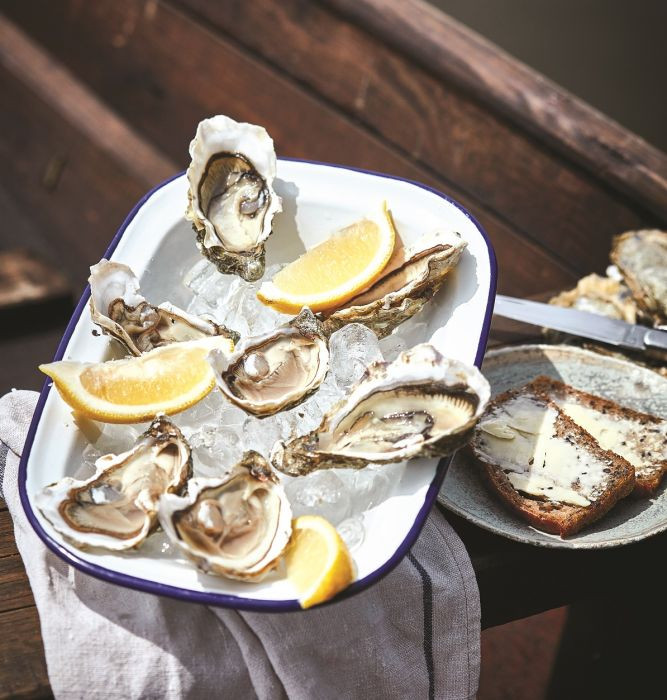 Ostrygi - owoce morza na kolację we dwoje