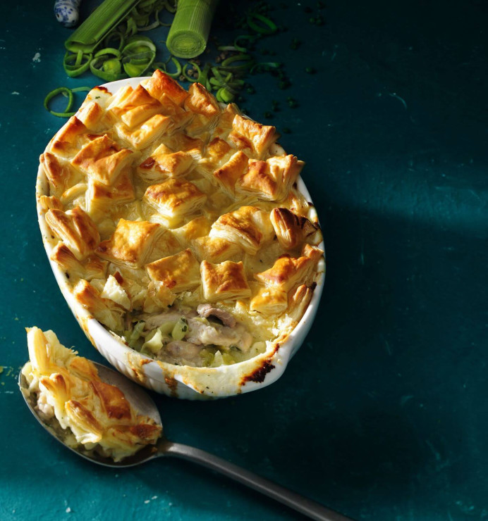 Zapiekanka z kurczakiem i ciastem francuskim