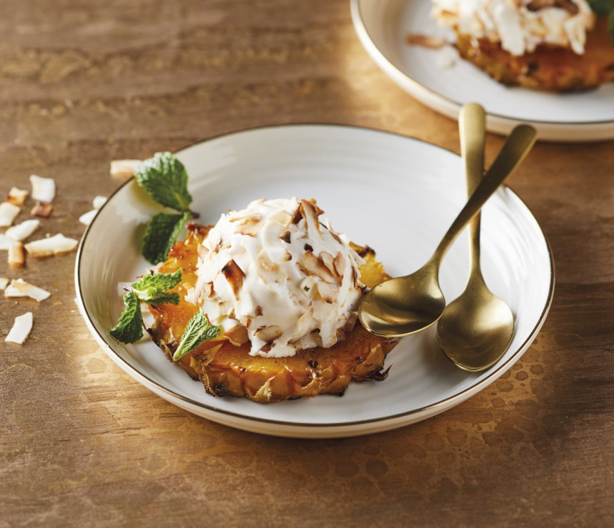 Grillowany ananas z lodami kokosowymi