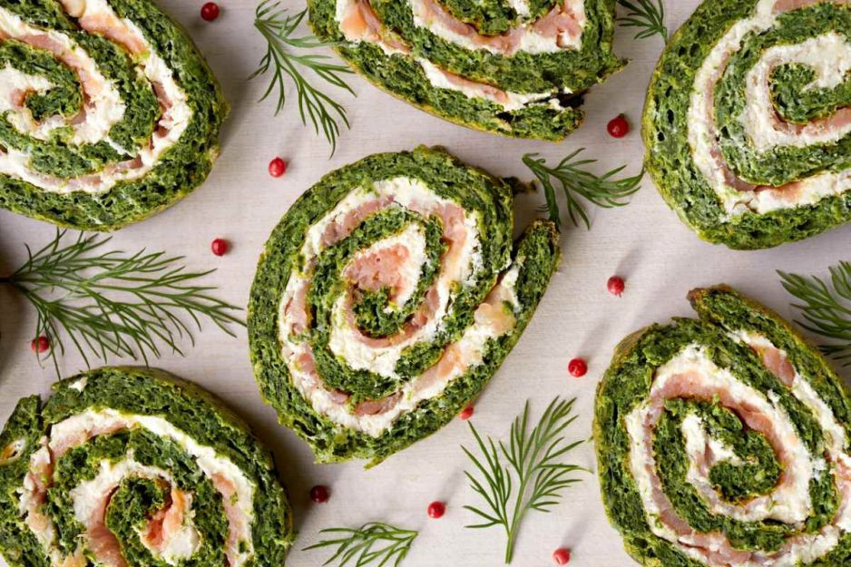 Rolada szpinakowa z wędzonym łososiem