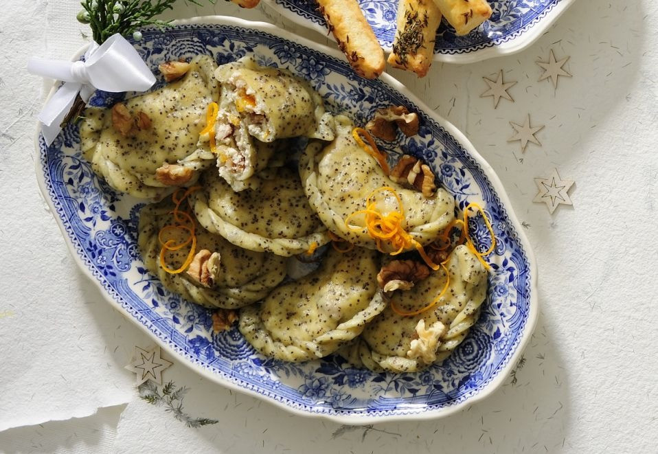 Pierogi w cieście makowym