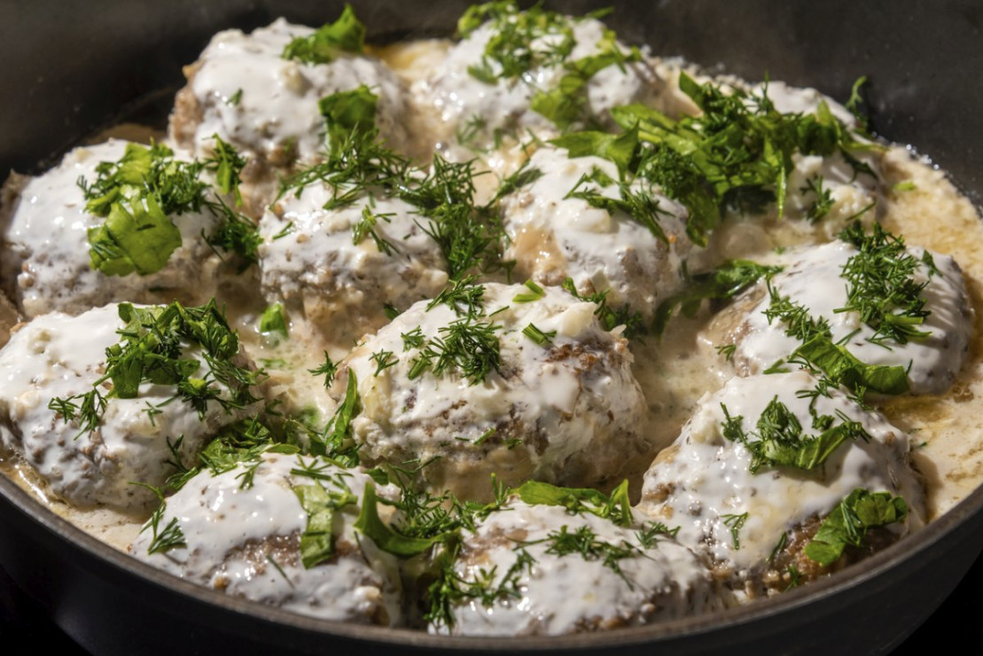 Lekkie pulpety drobiowe w sosie koperkowym