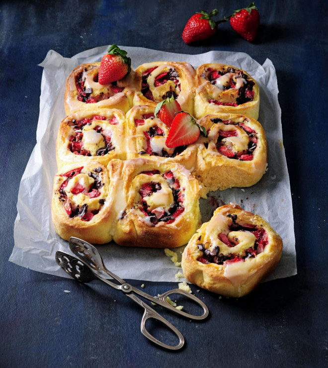 Zawijańce drożdżowe z truskawkami