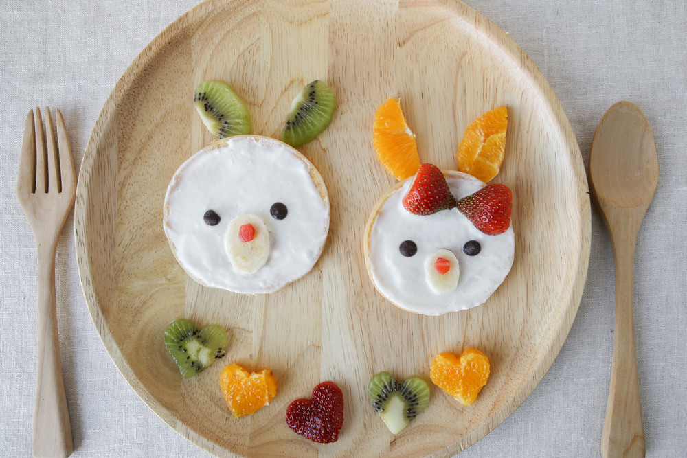 Owocowe króliczki na naleśniku