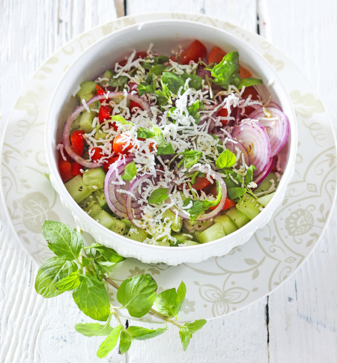 Sałatka bułgarska z szopskim serem