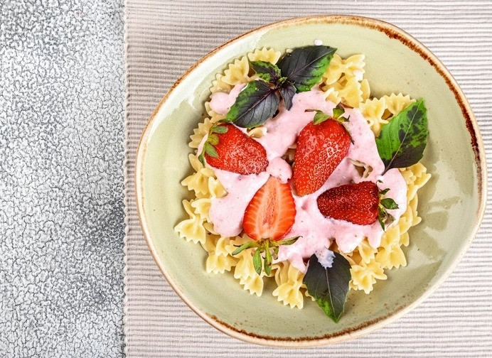 Makaron z truskawkami