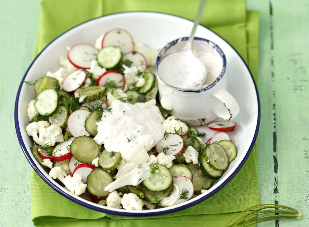 Chrupiąca sałatka ogórkowa z kalafiorem