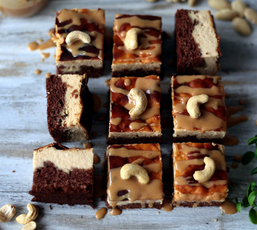 Sernik z masłem orzechowym