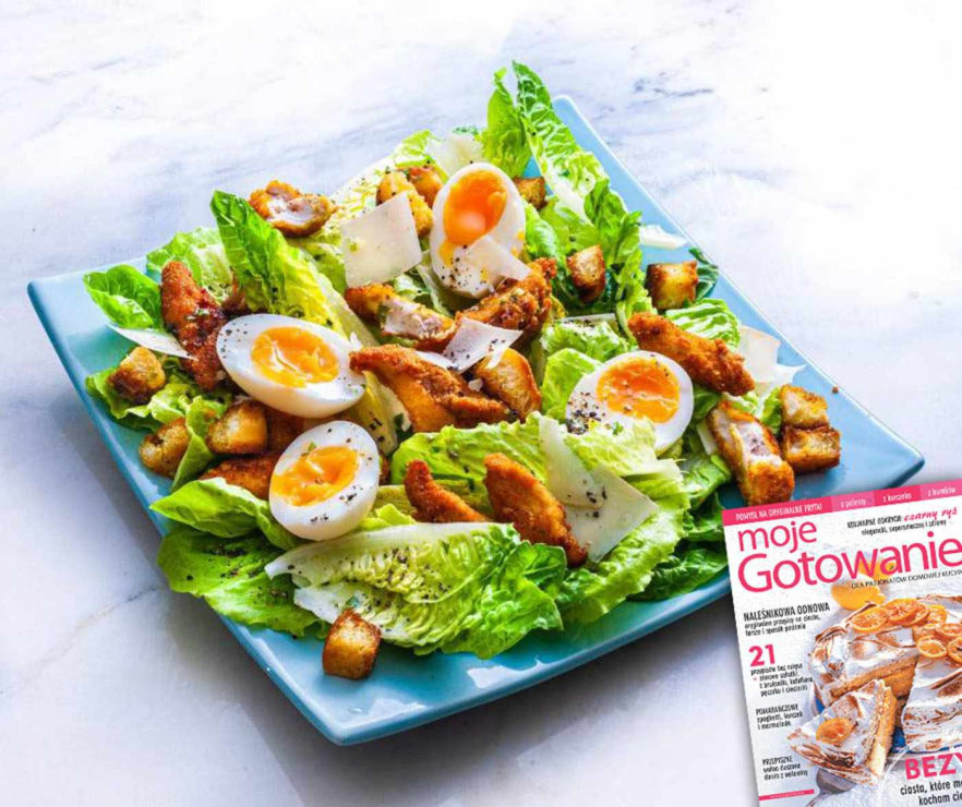 Frytki z kurczaka w sałatce a la cezar