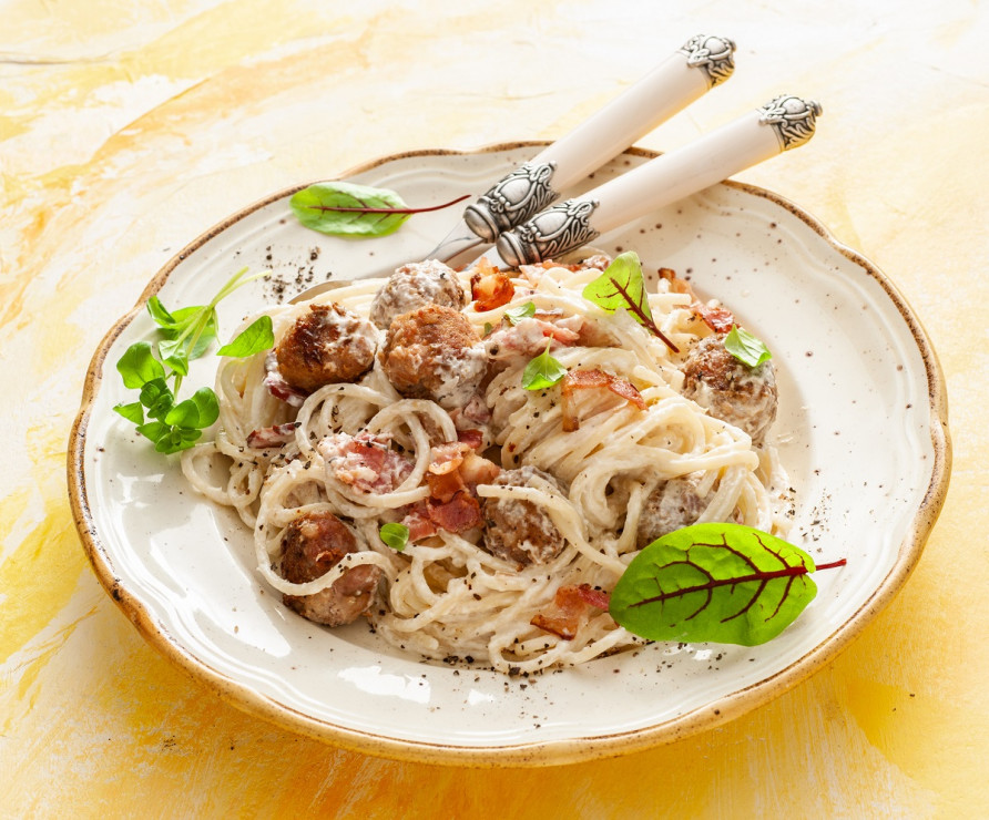 Spaghetti z chrzanowym sosem carbonara