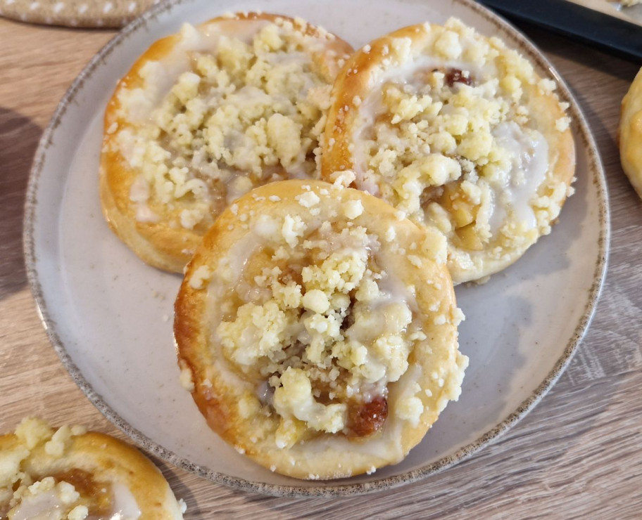 Drożdżówka z jabłkiem