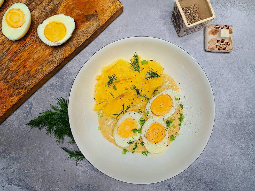 jajka w sosie musztardowym