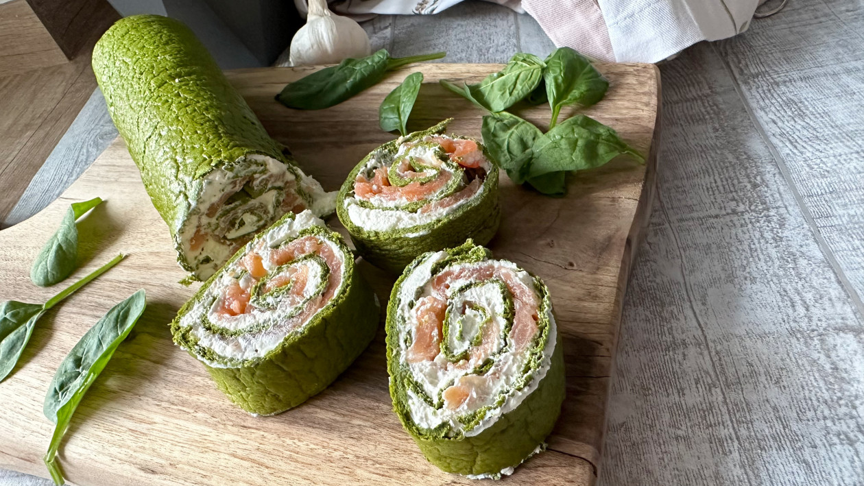 Keto rolada szpinakowa