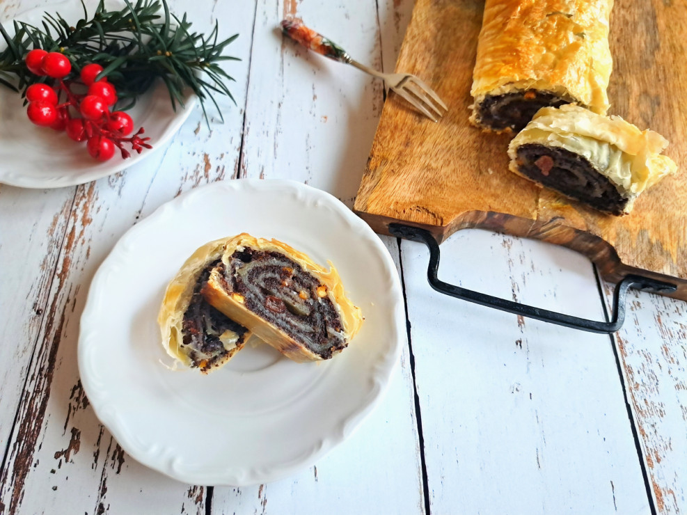 Makowiec z ciasta francuskiego