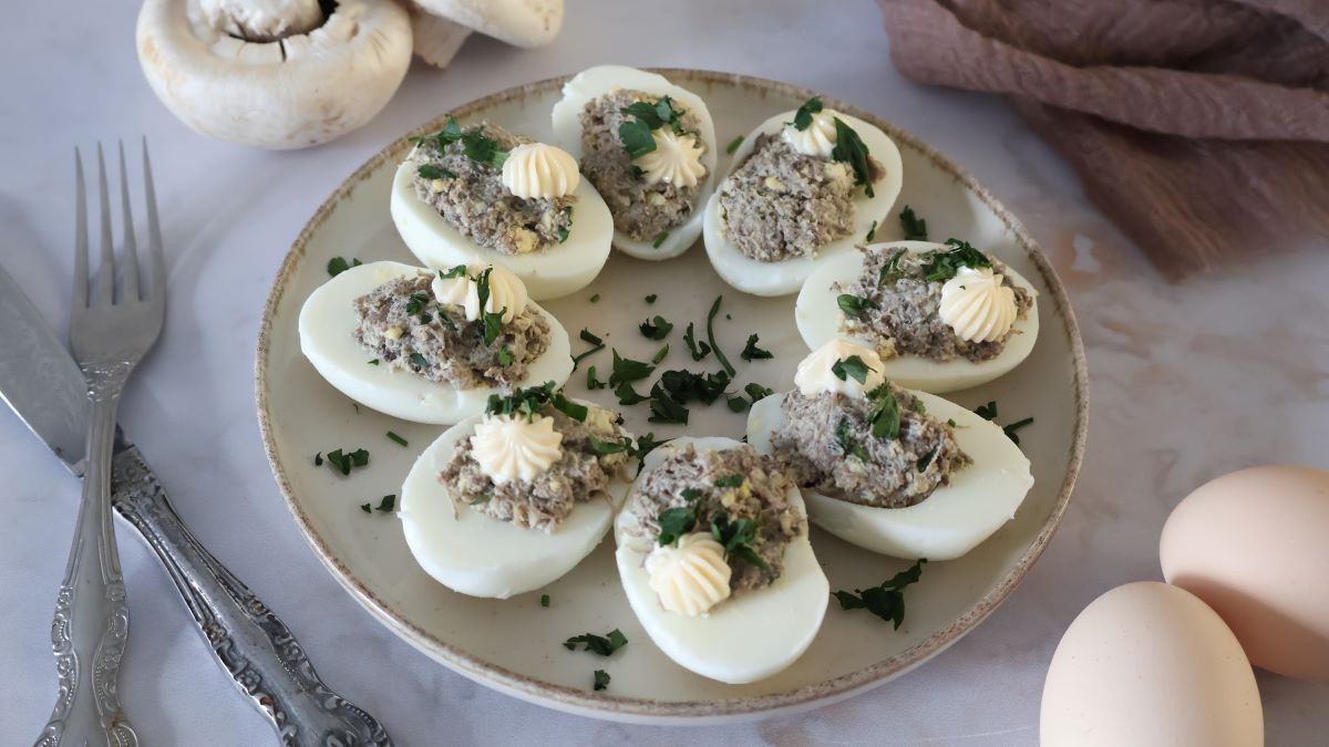 jajka faszerowane pieczarkami