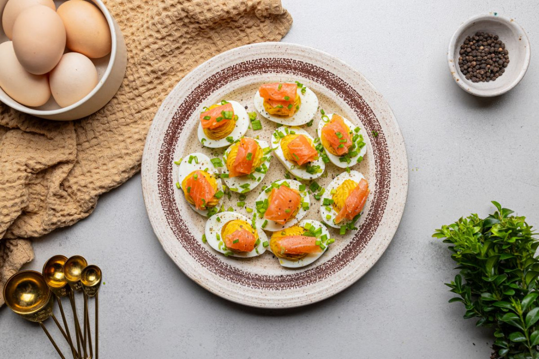 jajka faszerowane łososiem