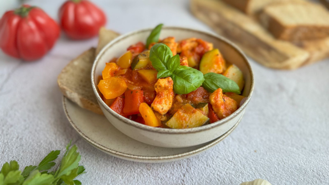 leczo z kurczakiem i cukinią