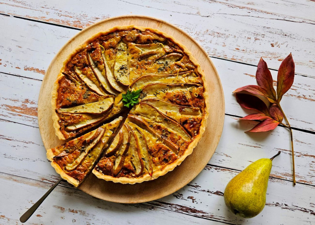 wytrawna tarta z gruszkami i gorgonzolą