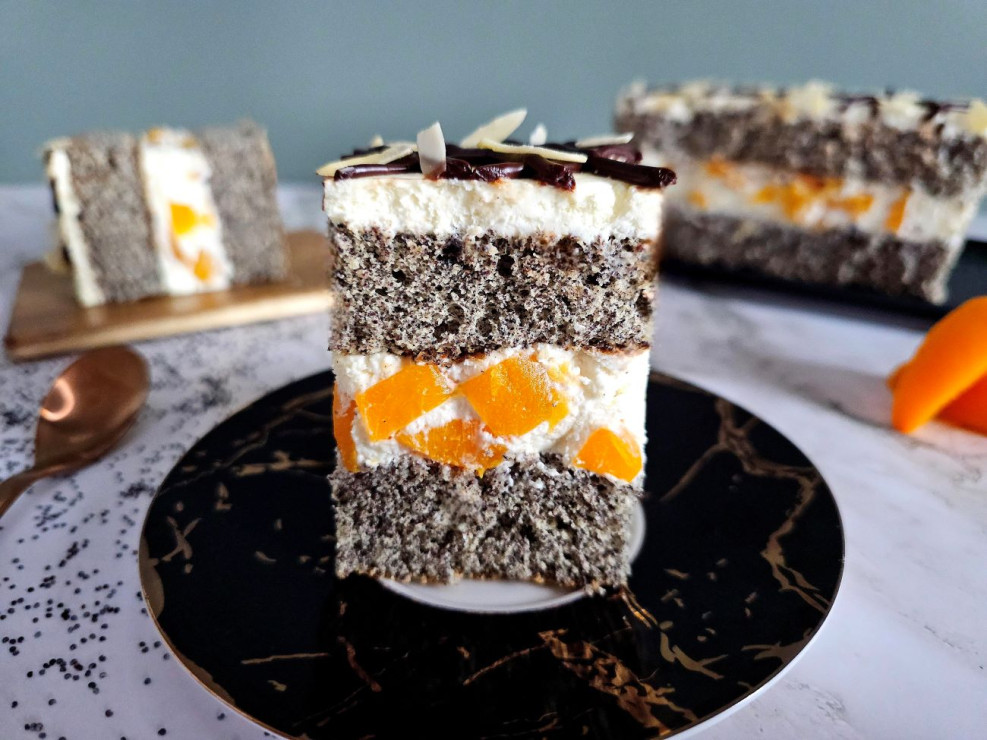 Ciasto makowe z brzoskwiniami