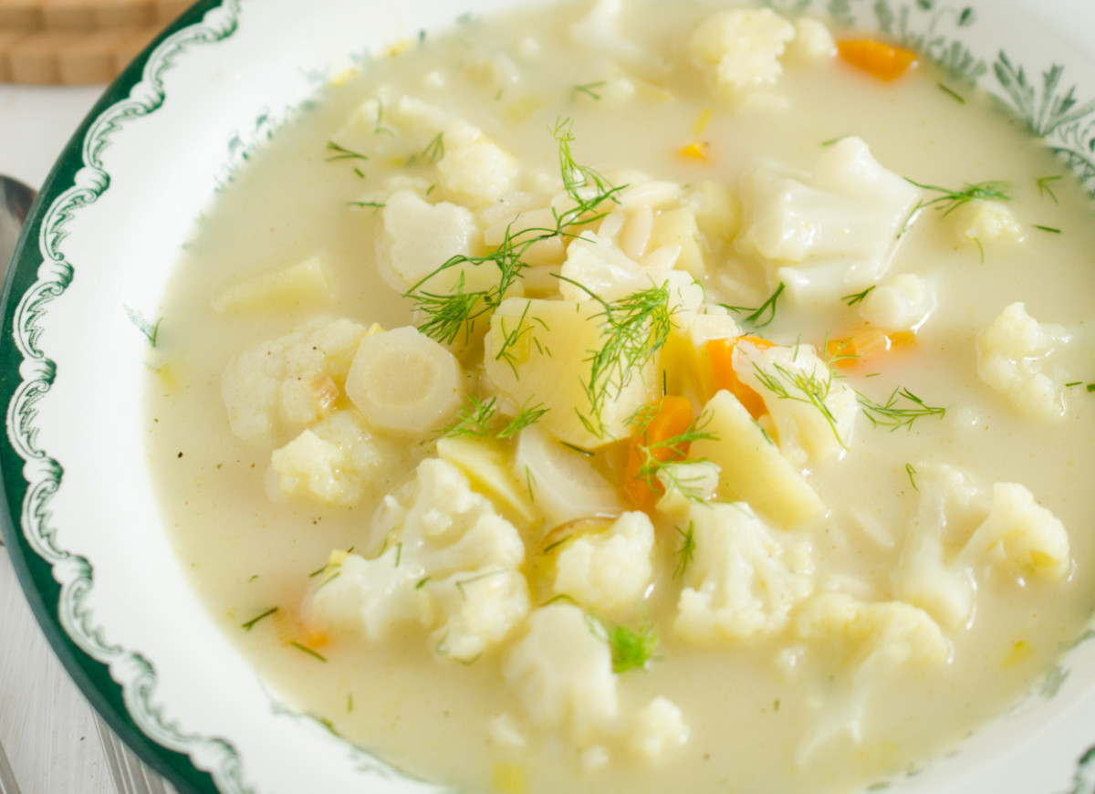 zabielana zupa kalafiorowa