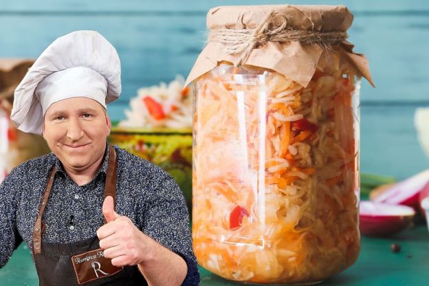 surówka z kapusty w słoikach Rączki