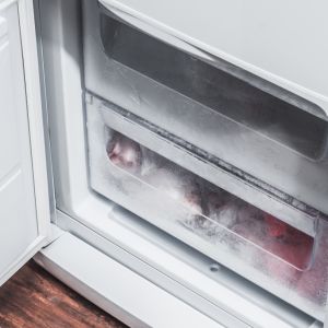 Jak prawidłowo rozmrozić lodówkę